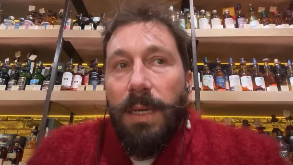 ЧИЧВАРКИН* НАКОНЕЦ-ТО ПРИЗНАЛ, ЧТО НЕ СПРАВИЛСЯ С ПУТИНЫМ. УЖЕ ПРИГОТОВИЛСЯ "ЗАЛИВАТЬ ГОРЕ"? СКРИНШОТ: ЮТУБ-КАНАЛ "ЕВГЕНИЙ ЧИЧВАРКИН*"