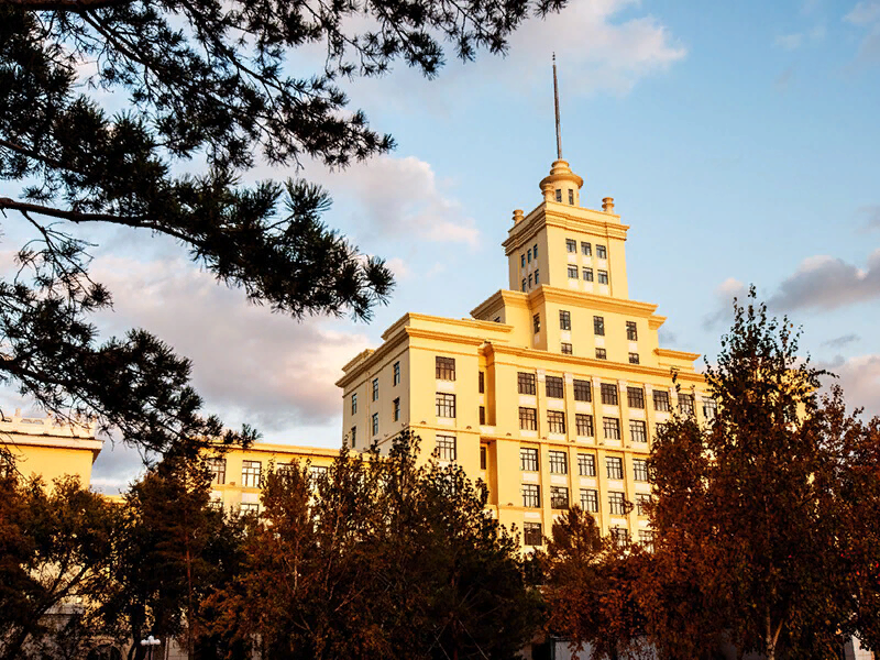 Хэйлунцзянский университет (黑龙江大学). Источник: Яндекс.Картинки