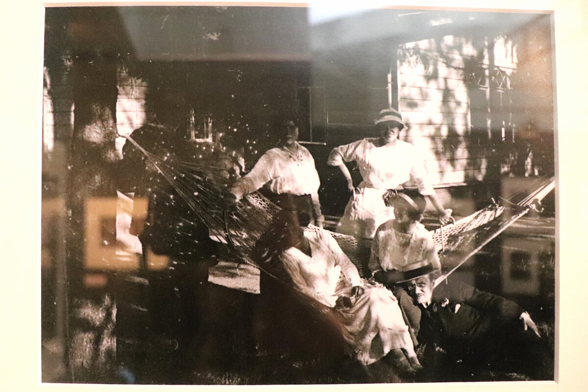 На даче Альберта Николаевича Бенуа. 1915