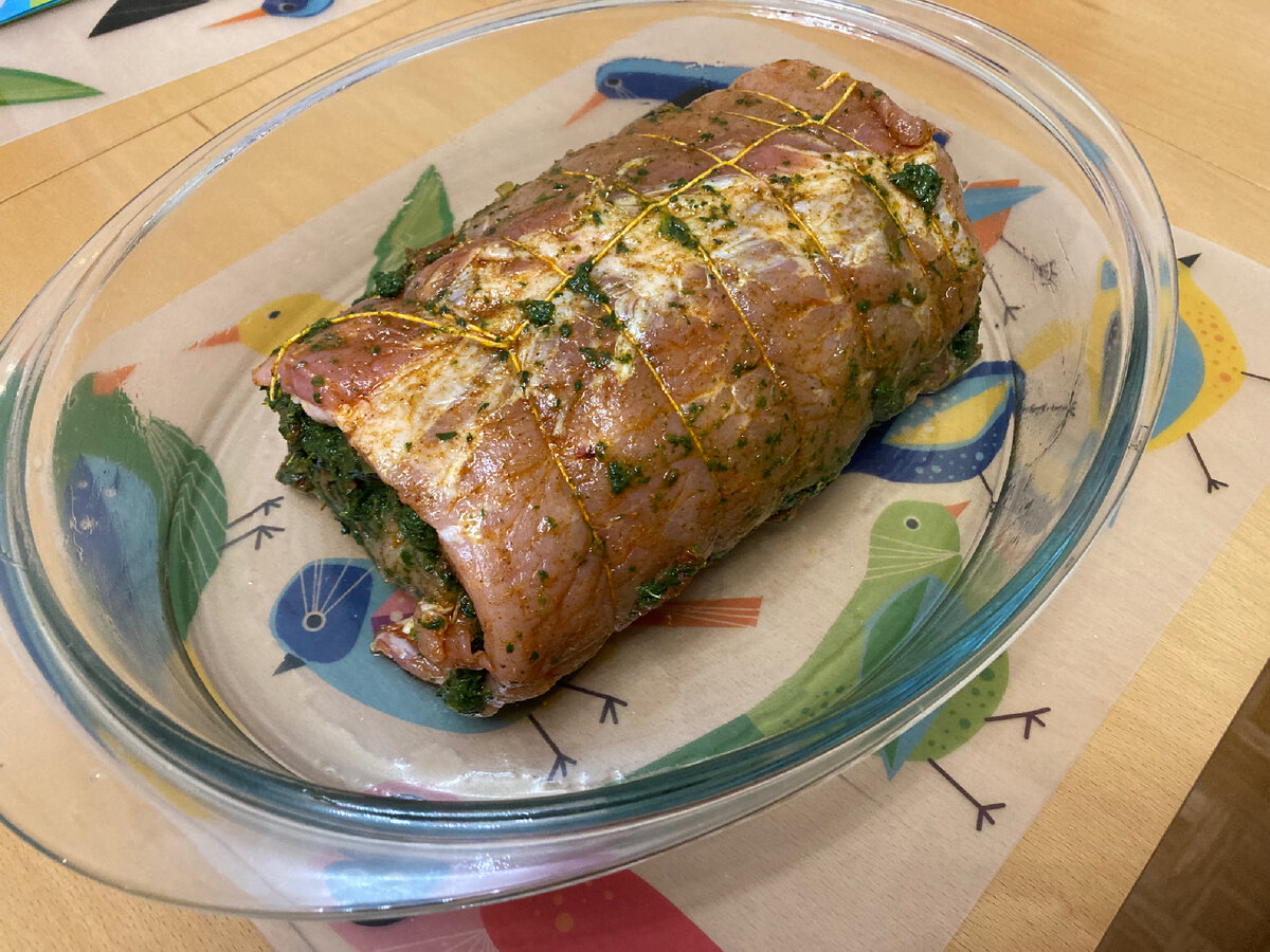 Праздничный мясной рулет с вялеными помидорами и шпинатом! Солист вашего  праздничного стола! | Кулинарные находки: Просто & Вкусно | Дзен