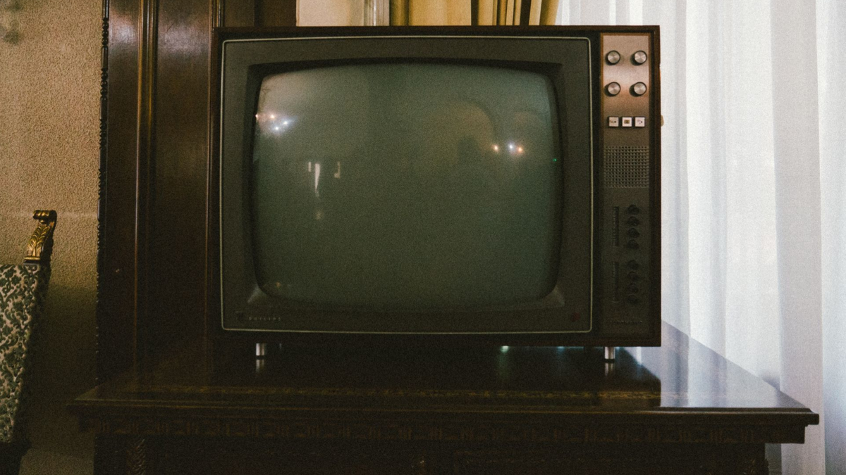 Один из хвалённых телевизоров автора, который его полностью устраивает)