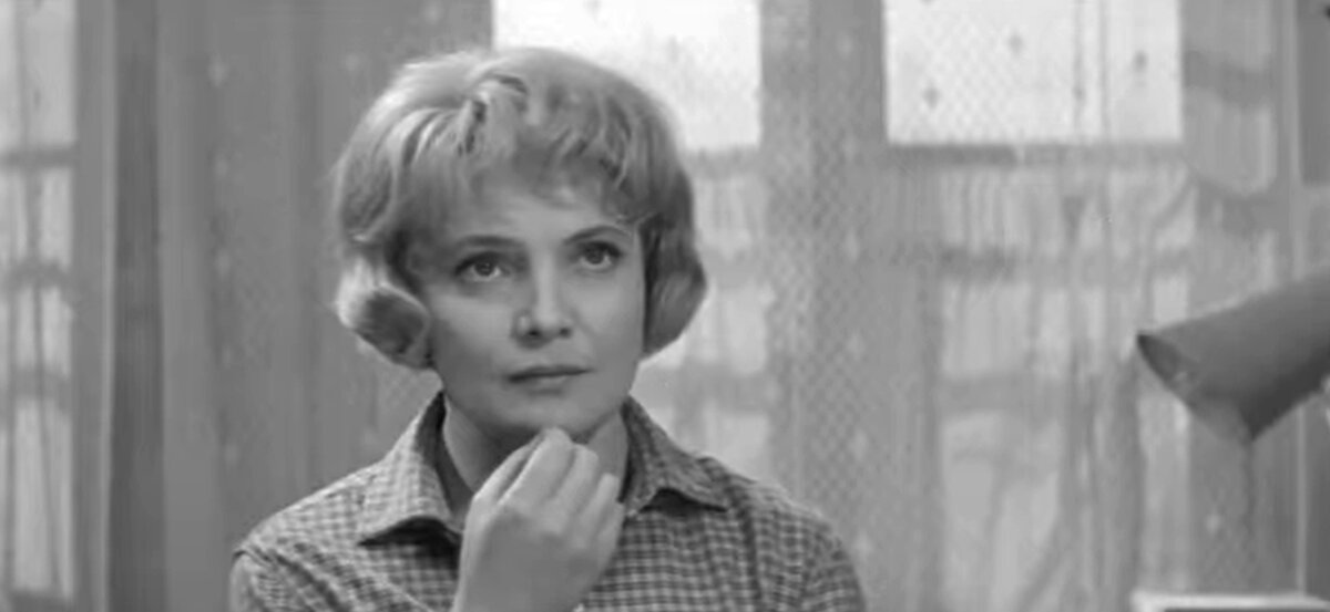 Кадр из кинофильма "Старшая сестра", 1966 г., режиссер Георгий Натансон, сценарист Александр Володин, композитор Владлен Чистяков (скриншот)