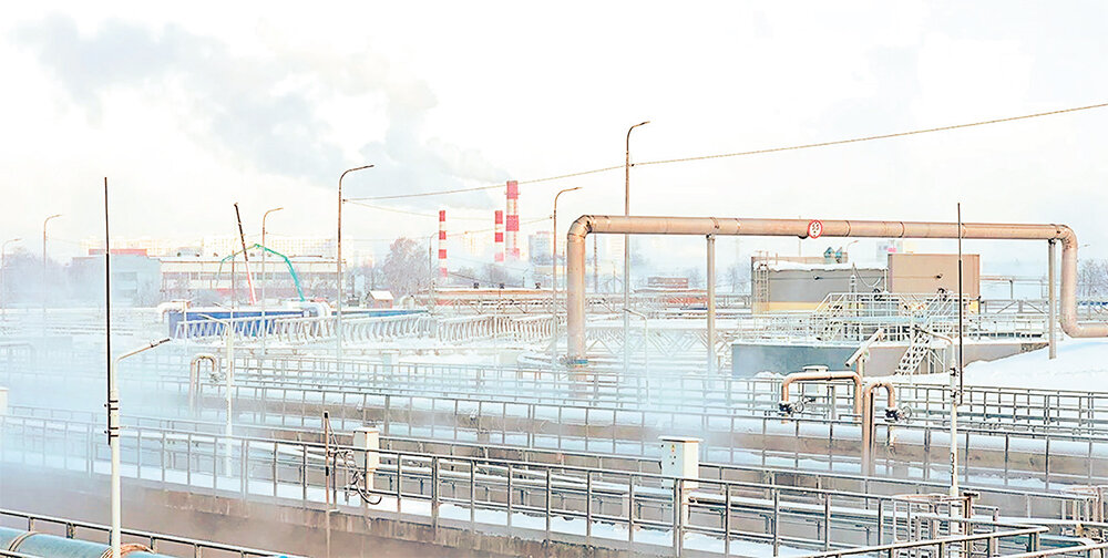    Благодаря передовым технологиям и вода очищается со 100%-ной эффективностью, и дышать в районе очистных легче. Фото: mos.ru