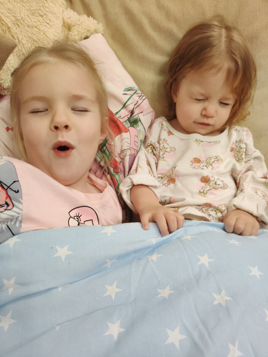 Притворяются спящими