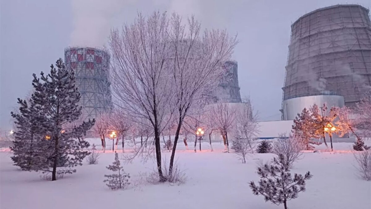     С прошлой недели в Хакасии установилась морозная погода — столбик термометра в отдельные дни опускался до минус 36-39 градусов, это был температурный минимум текущего отопительного сезона. Из-за этого энергетикам СГК приходится работать в круглосуточном режиме.