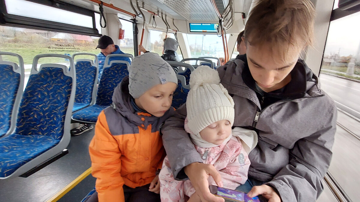 Едем в торговый центр на трамвае