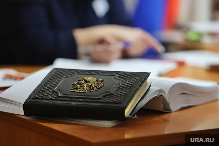    Экс-замдиректора курганского медцентра судят за ущерб при закупках