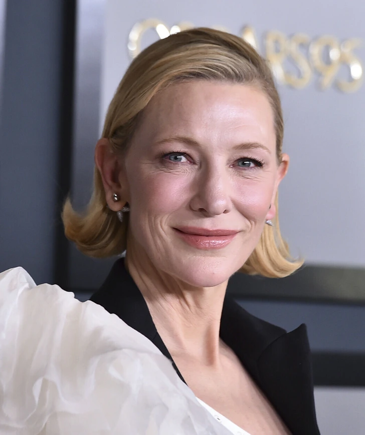 Источник: https://brightside.me/articles/10-celebrities-we-didnt-know-had-a-lot-of-children-810570/