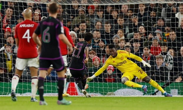 Кингсли Коман забивает единственный гол в матче с "Манчестер Юнайтед". Фотография: Jason Cairnduff/Action Images/Reuters