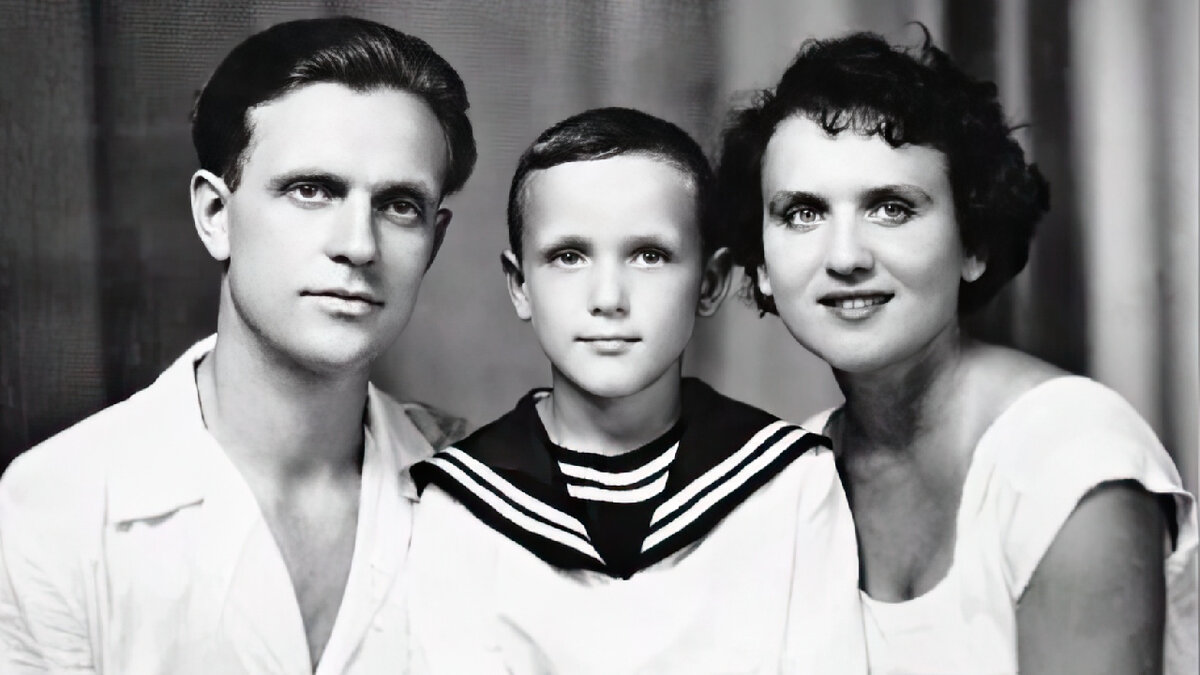 Николай Еременко с родителями