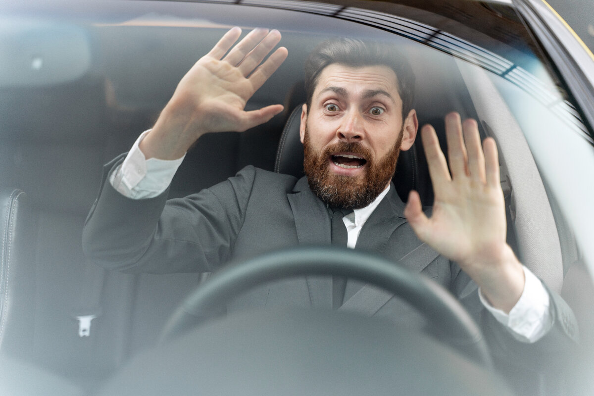 https://www.freepik.com/free-photo/taxi-driver-looking-scared-before-accident_21075283.htm#query=%D0%B2%D0%BE%D0%B6%D0%B4%D0%B5%D0%BD%D0%B8%D0%B5%20%D0%B0%D0%B2%D1%82%D0%BE%D0%BC%D0%BE%D0%B1%D0%B8%D0%BB%D1%8F%20%D0%BF%D0%BE%D0%B3%D0%BE%D0%BD%D1%8F&position=3&from_view=search&track=ais&uuid=d37cb450-0963-43d6-be57-21fde933f536