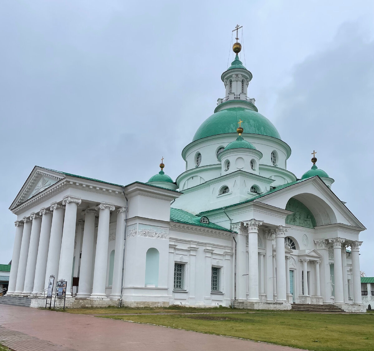 Спасо Яковлевский монастырь в Ростове Великом