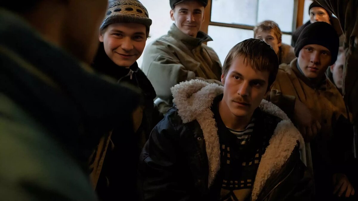     Сейчас только и разговоров, что о сериале «Слово пацана. Кровь на асфальте». Давно не было такого сериала, чтобы его обсуждали почти все. Одни обожают, другие запрещают. Первые успешно, вторые не очень. Григорий Ноговицын рассуждает о том, почему сериал вызвал такие дискуссии и что с ними не так.