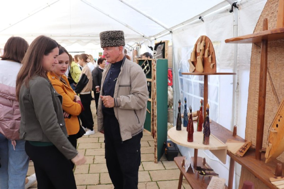    Мурат Кумпилов рассказал о программе Дня Адыгеи на выставке «Россия»