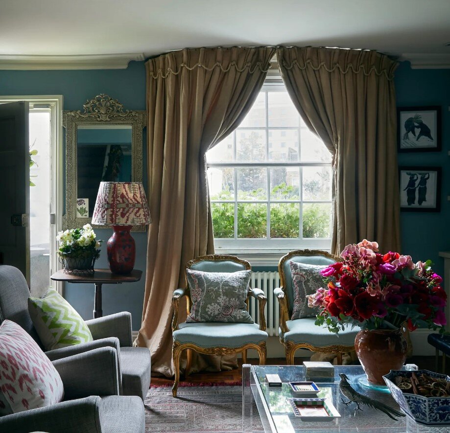 Интерьеры, украшенные к новому году флористическими композициями, Яндекс картинки.