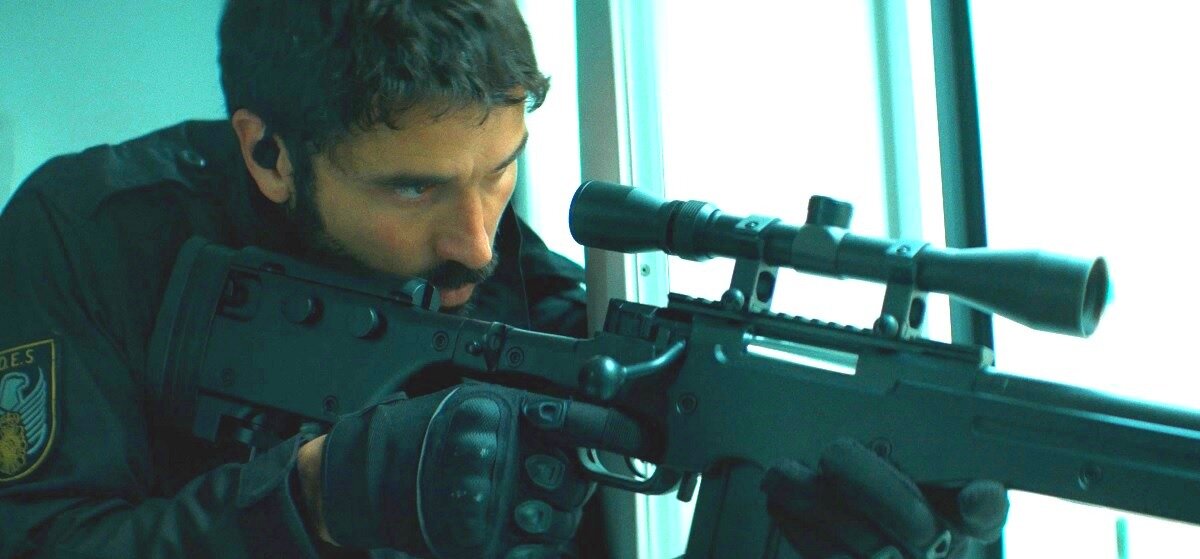 Интересно, а функции подогрева и вибромассажа на навороченных прикладах современных винтовок уже есть? 