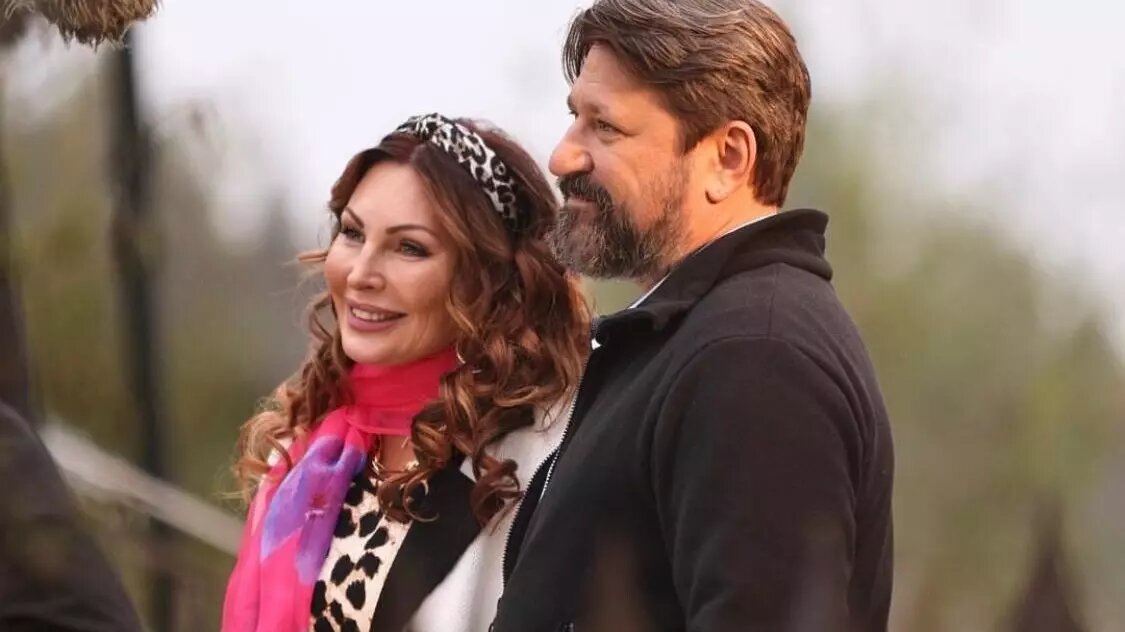     Актриса из Нижнего Новгорода Наталья Бочкарева рассказала фанатам, чем продолжение нашумевшего сериала «Счастливы вместе» — «Букины» (16+) — будет отличаться от оригинала. Завесу тайны нижегородка приоткрыла на «Шоу Воли» (12+).