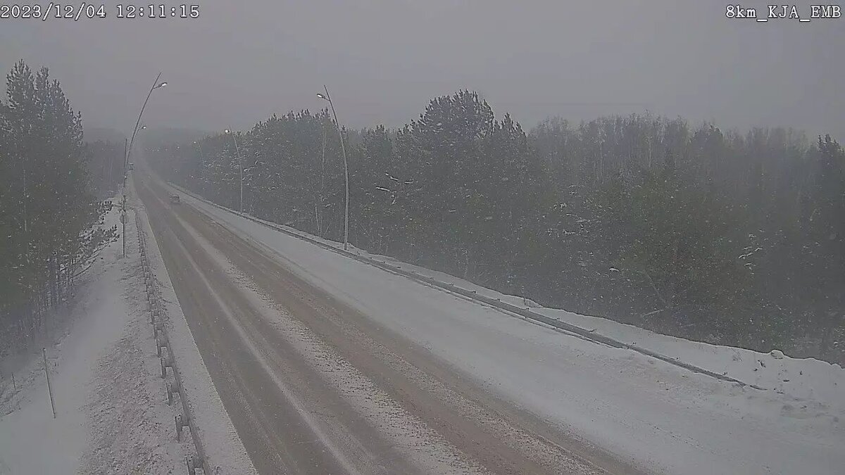     В Емельяновском районе Красноярского края отключили освещение на трассе в аэропорт из-за высокой нагрузки на электросети.