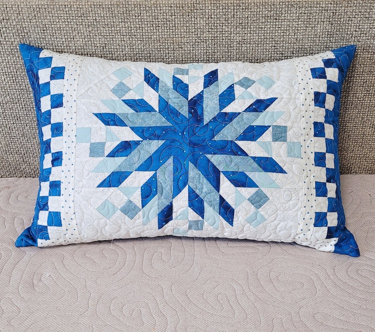 Одна схема - две разные цветовые гаммы. 