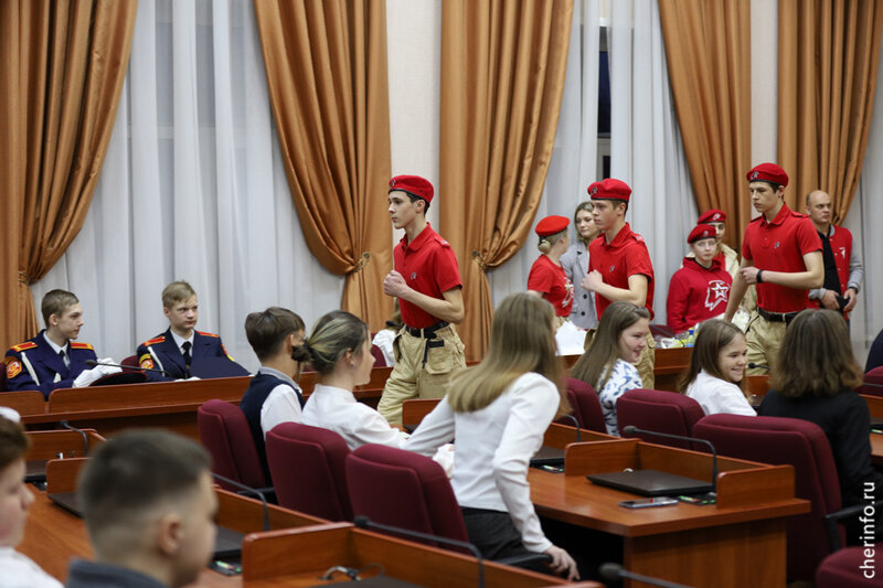    Торжественное мероприятие прошло 12 декабря в мэрии. Главный документ гражданина получили 43 школьника, которым исполнилось 14 лет.