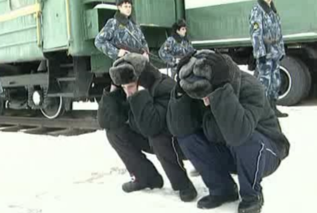 конвой в суде. вологодский конвой самый злой. полупьяный конвой. конвой фсин. конвоирование осужденных.