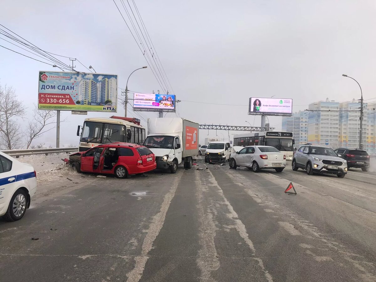 Паровозик» из пяти машин собрался на Димитровском мосту в результате ДТП |  НДН.ИНФО | Дзен