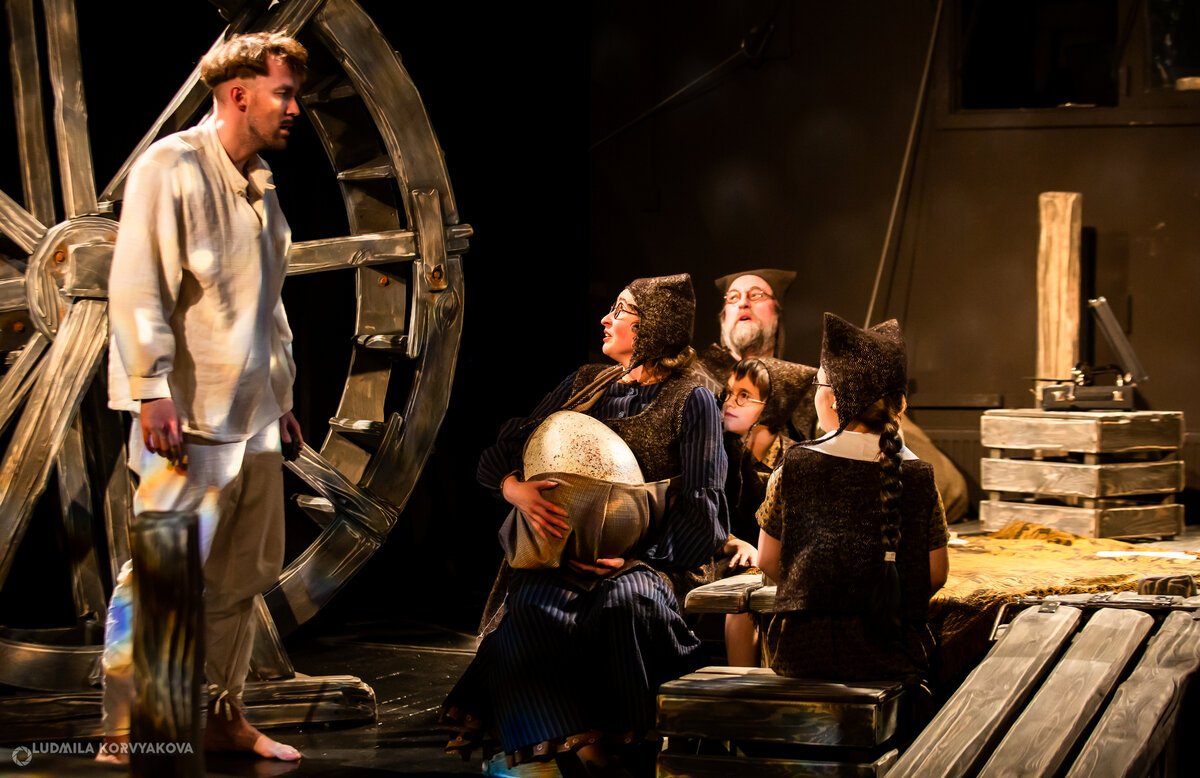    Спектакль «Семь сов» в Карелии: «Фарш невозможно провернуть назад»