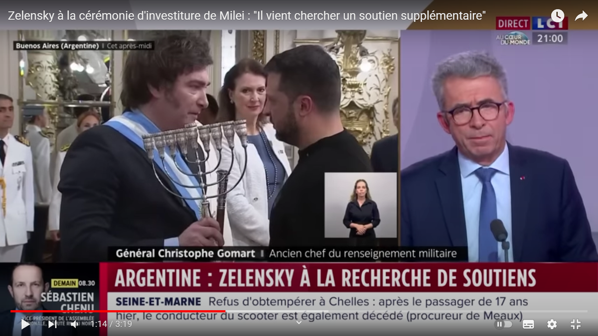 Хавьер Милей передает Зеленскому ханукию. Скриншот из передачи на канале LCI в YouTube.