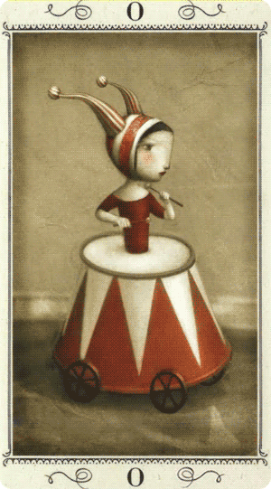 Нулевой аркан Шут: прямые красные треугольники на барабане означают мужское начало, агрессивность и динамику, а перевернутые белые - женскую энергетику, чистоту и невинность