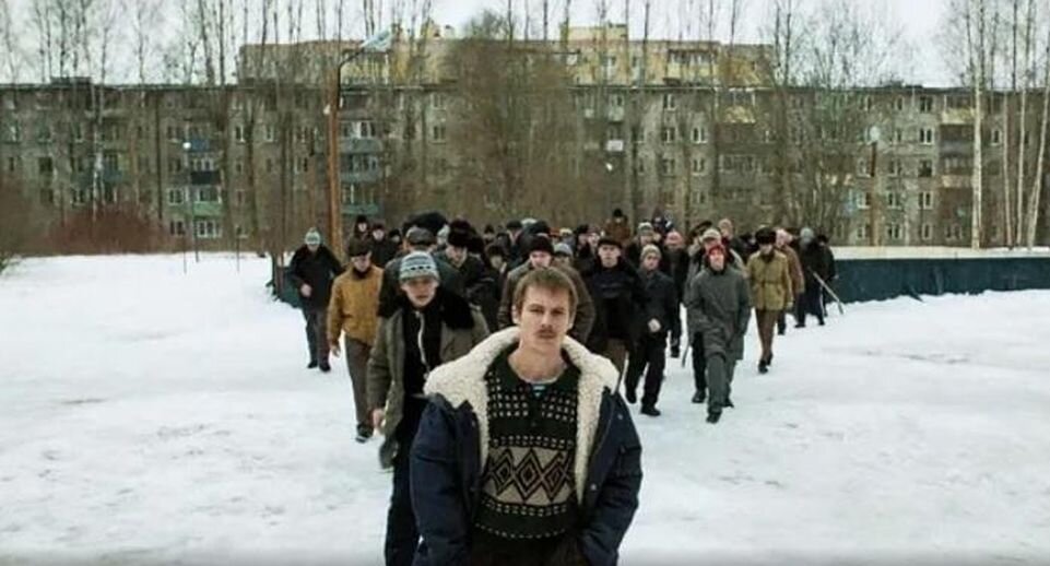    «Фейки и одежда из 90-х. В Югре обсуждают «Слово пацана»