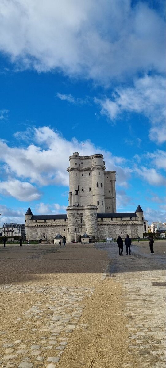 Венсенсенский замок ноябрь 2023.