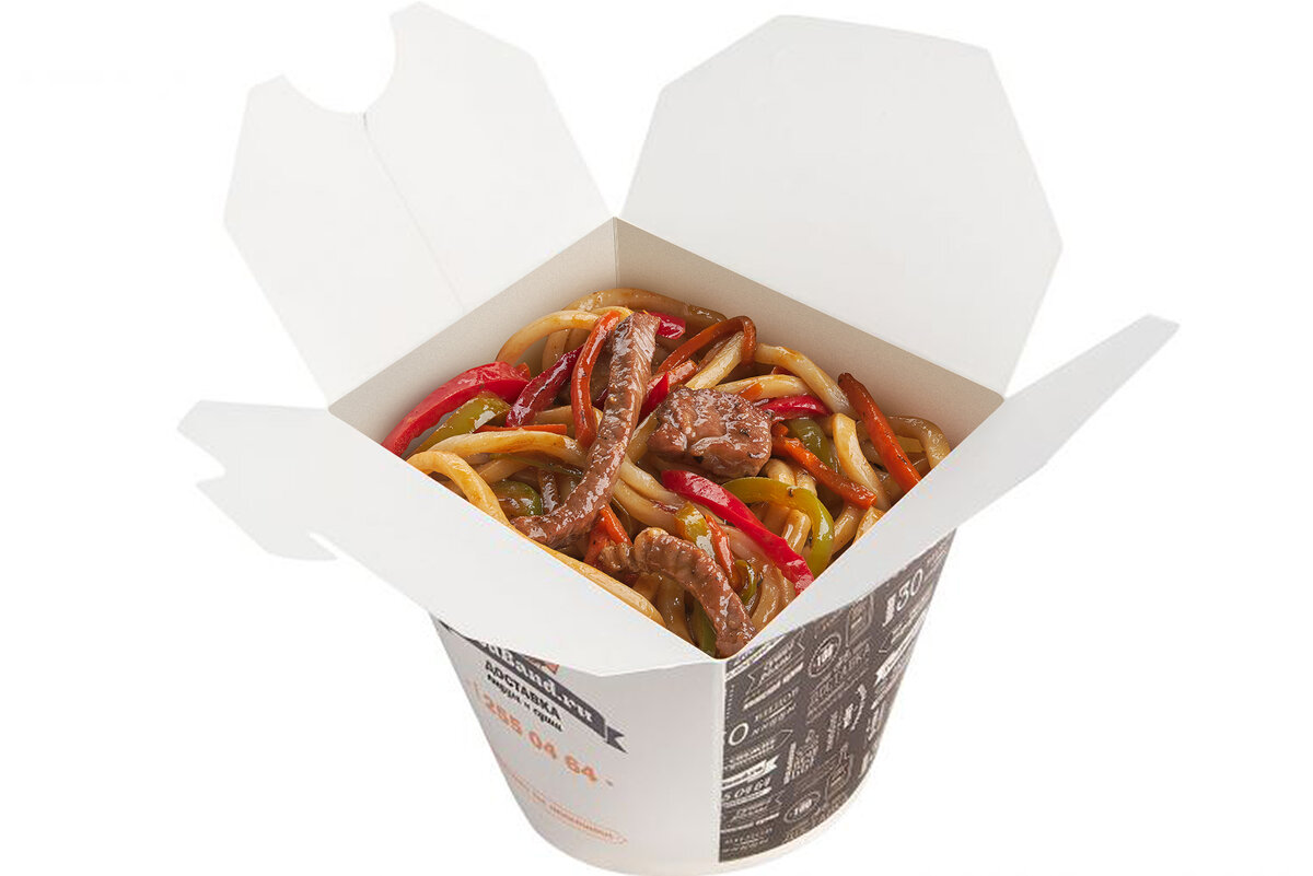 На фото: Удон с Блек Пеппер с говядиной