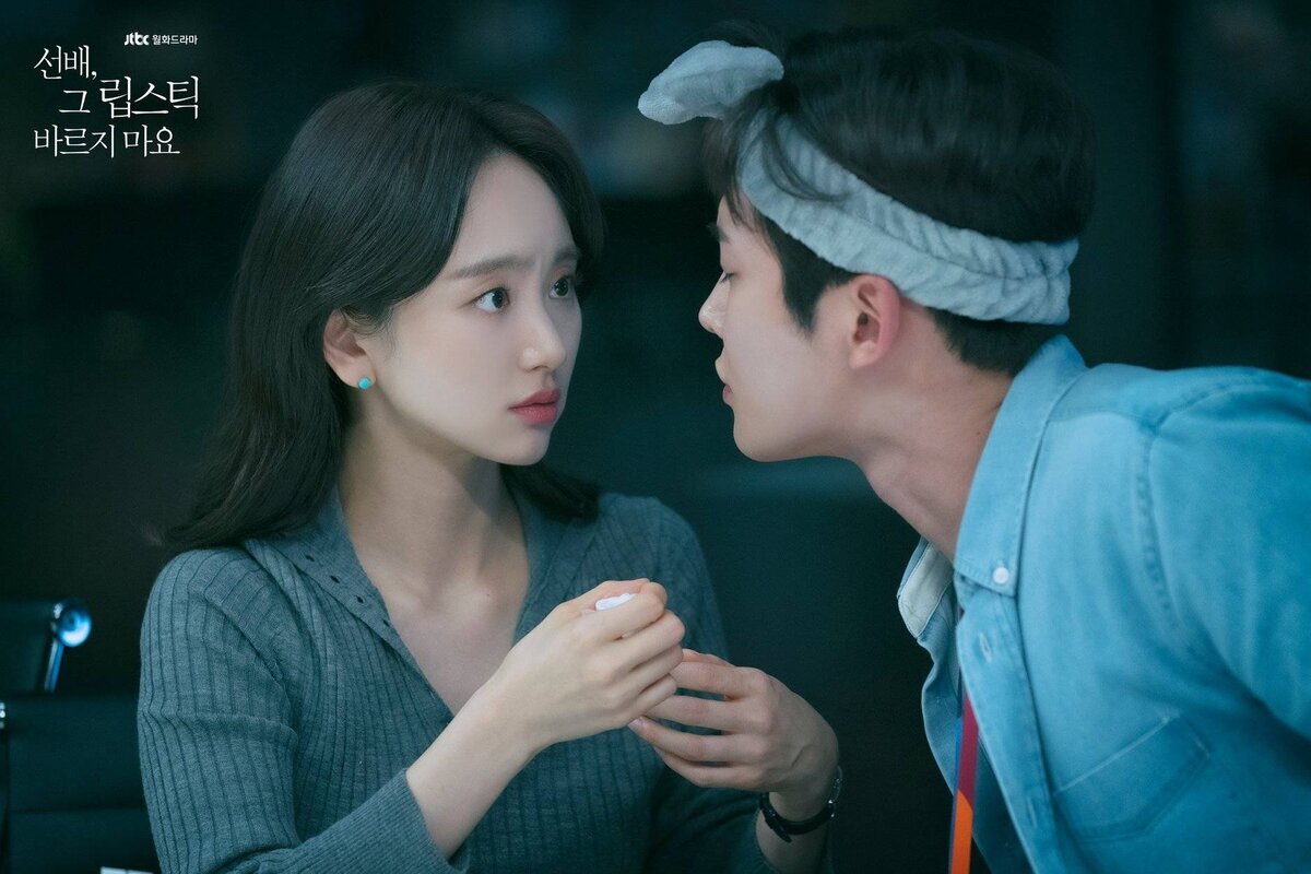 Дорама «там, куда падают звезды» 1 серия. Убей меня исцели меня сериал личности. Я знаю но дорама. Цветок зла дорама поцелуй. Там куда падают звезды 2018 дорама.