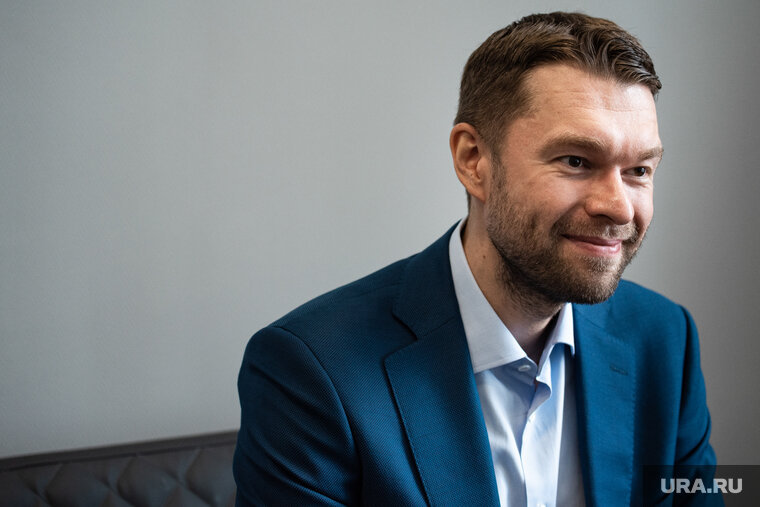    Вихарев давно помогает школам Екатеринбурга