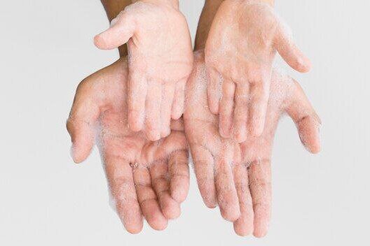     Норма или болезнь? Почему кожа на пальцах сморщивается после контакта с водой?