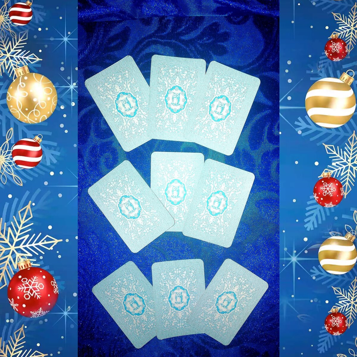 Фото 1. Трио карт по 3 варианта. Выбирайте один из них. На этот раз карты расположены не слева направо, а сверху вниз. Фото канала Таро Портал.