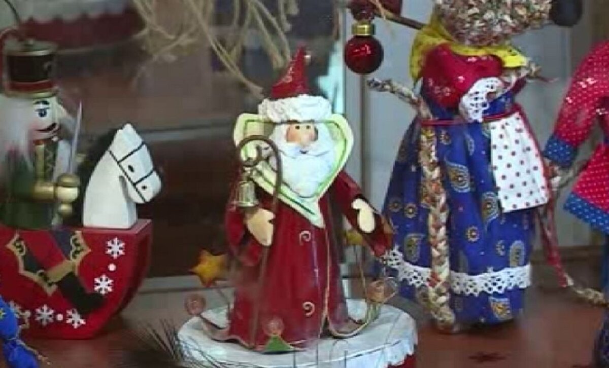    В Курске проходит выставка новогодних ретро украшений