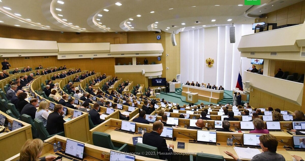    Путин поздравил Совет Федерации России с 30-летием