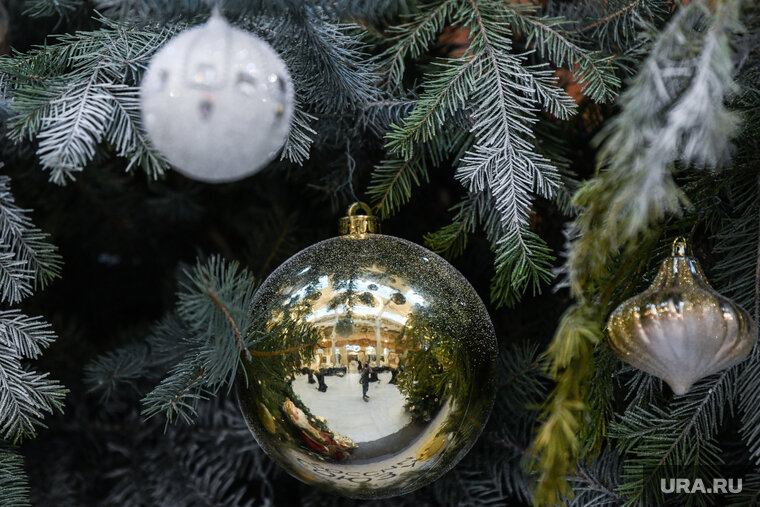    В Италии бросают старые вещи из окон, таким образом избавляясь от прошлогодних неудач