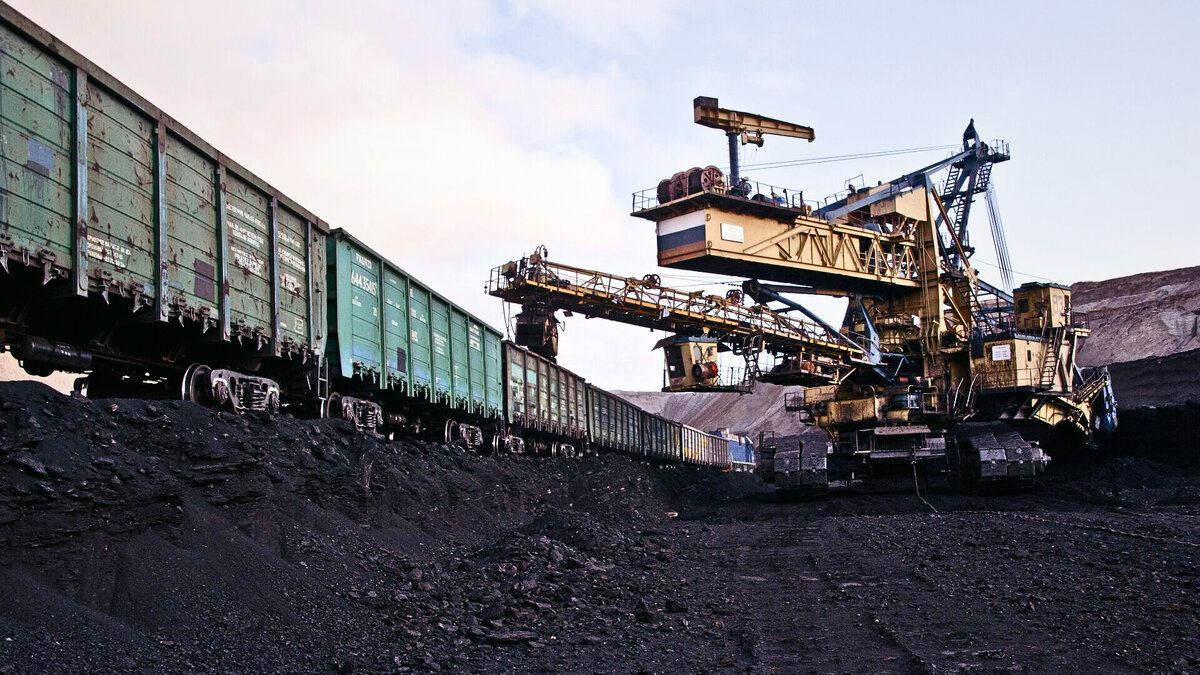 Экспорт угля в китай из россии. Харанорское месторождение угля. Харанорский угольный разрез. Харанорский угольный разрез фото. СУЭК разрез Харанорский.