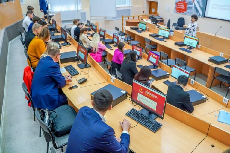    Оренбуржцы приняли участие в акции «Всероссийский тест на знание Конституции РФ» Кристина Просвиркина