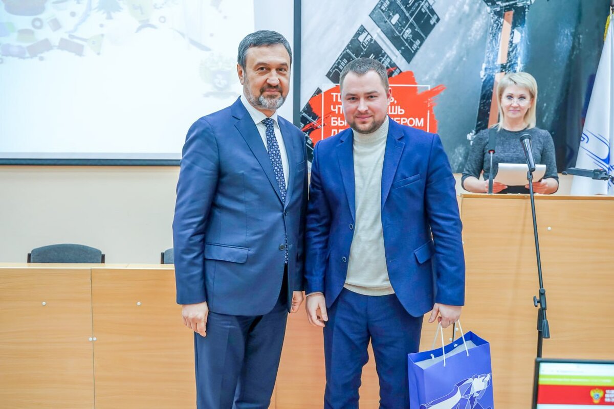  📷    Оренбуржцы приняли участие в акции «Всероссийский тест на знание Конституции РФ» Кристина Просвиркина