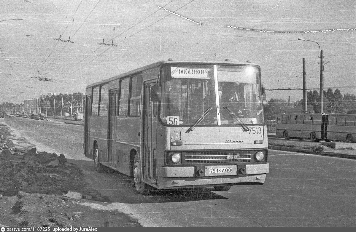 1990 г., г. Ленинград, пр. Славы, автобус Ikarus 260.18, маршрут № 56, источник: https://pastvu.com/_p/a/r/b/n/rbnv5l88az18yupxy9.jpg