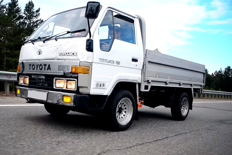 Toyota Dyna — праворульный коммерческий грузовик средней грузоподъемности. Выпускается с 1956 года под индексом RK52, в Японии известен как Toyoace.