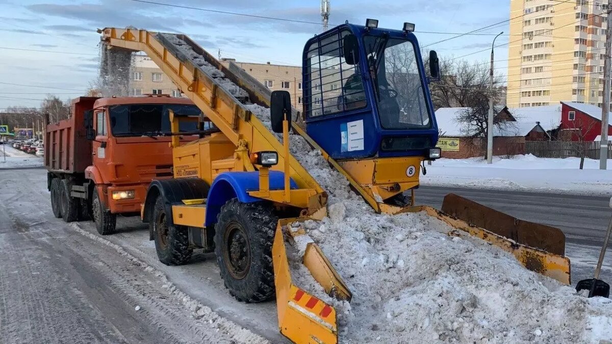 Снегоуборочная техника снова выехала на улицы Ижевска | udm-info.ru | Дзен