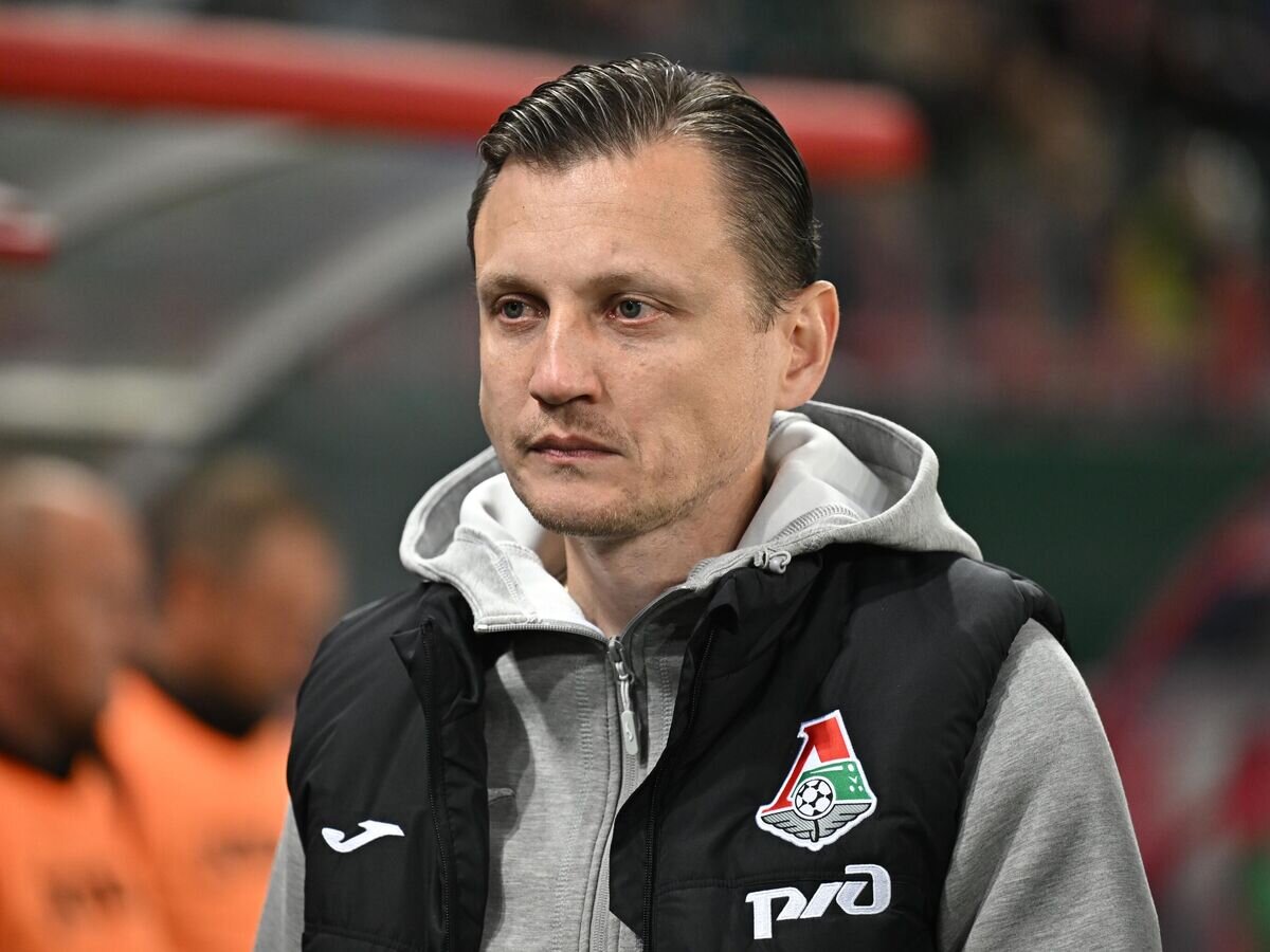    Главный тренер ФК "Локомотив" Михаил Галактионов в матче 8-го тура чемпионата России по футболу среди клубов Премьер-лиги сезона 2023/2024 между ФК "Локомотив" (Москва) и ФК "Оренбург" (Оренбург).© РИА Новости / Григорий Сысоев