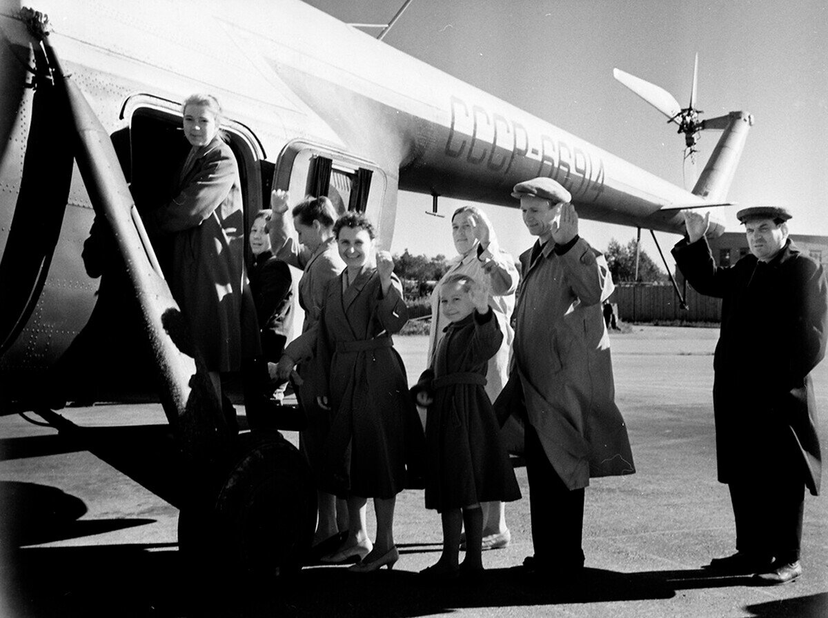 Пассажиры в очереди на вертолет, 1962
Архив Валентина Хухлаева/© Галерея Люмьер/Russia in photo