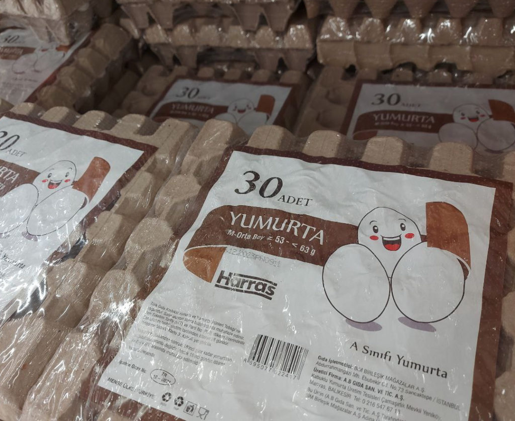 Агрофирма закупает куриные яйца 30 50 42. Картинка турецкие яйца на прилавках России.