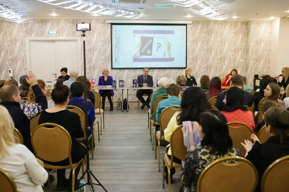 Выступления писателей от изд-ва "Четыре" с сайта vk.com/chetyre_books