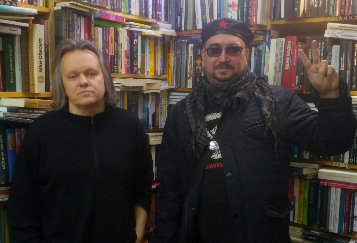 Вместе в Алексеем Цветковым в книжном магазине "Циолковский", апрель 2021 г.